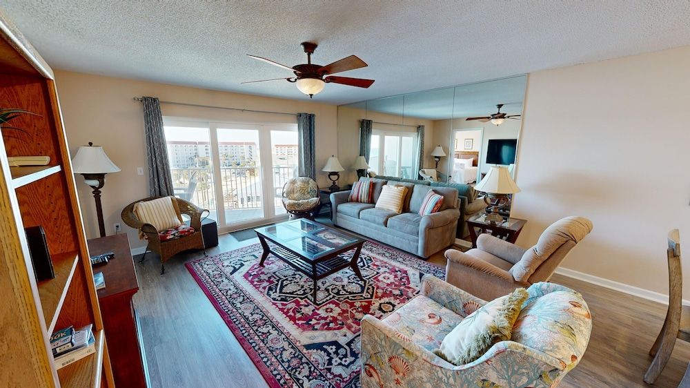 Condo, 2 Bedrooms