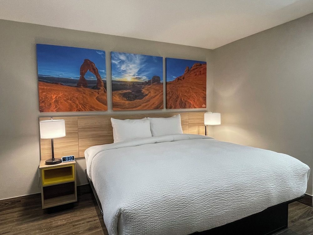 Days Inn by Wyndham Sulphur Springs Room, 1 King Bed, Non Smoking