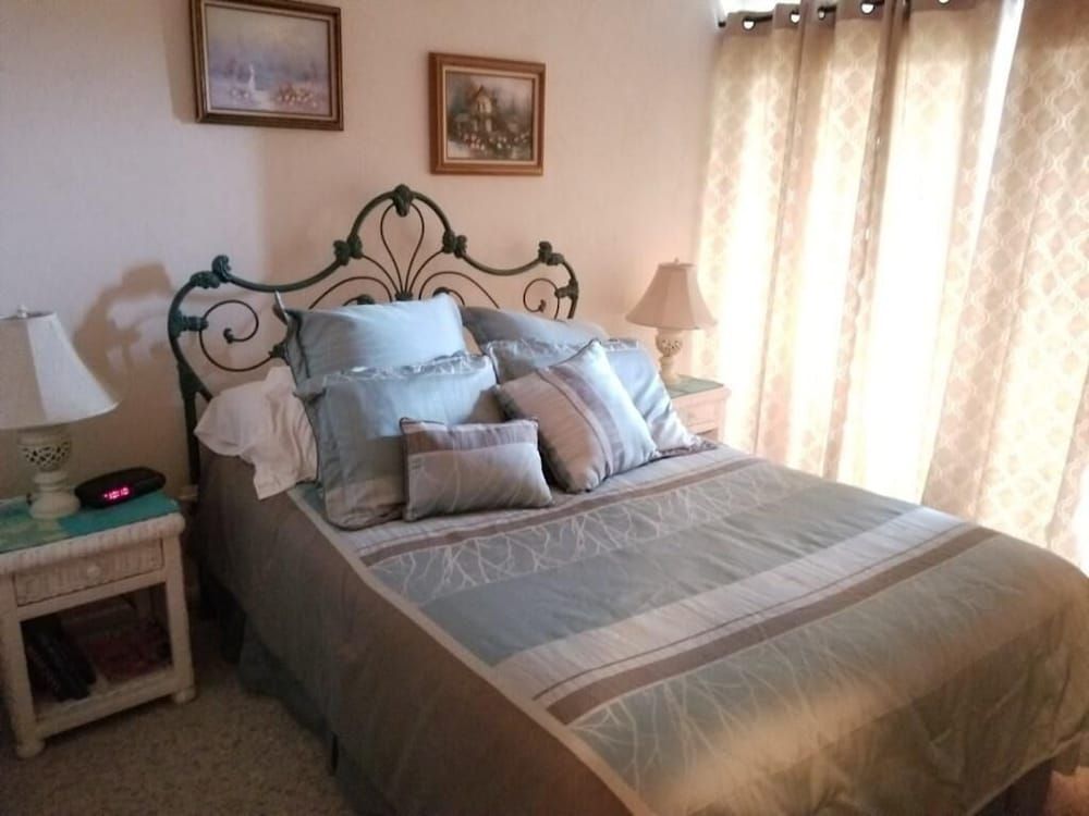 Condo, 2 Bedrooms