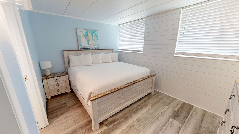 Condo, 2 Bedrooms