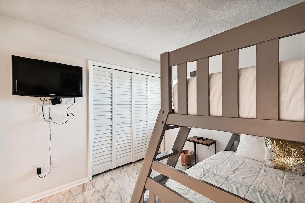 Condo, 2 Bedrooms