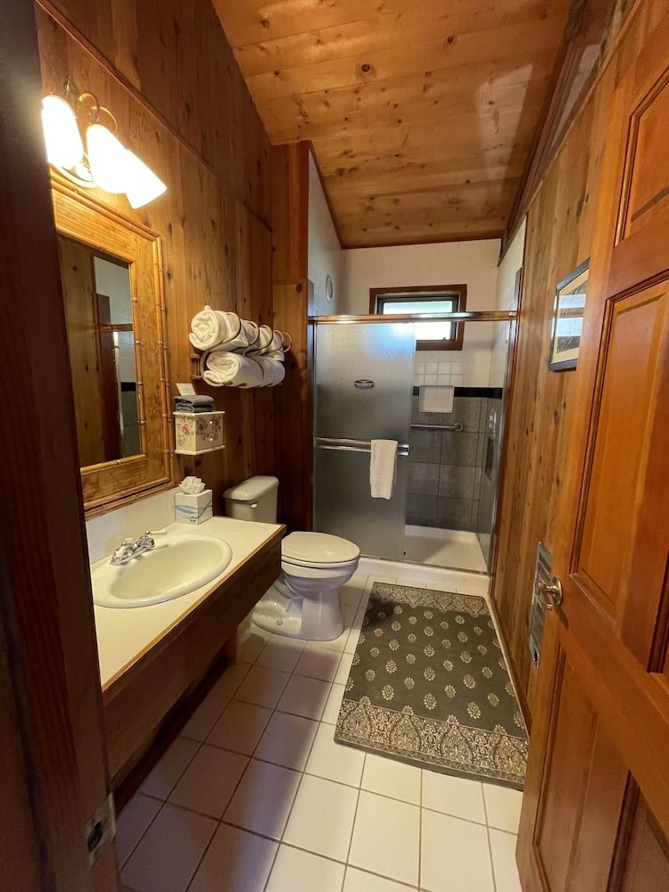 Rendezvous Mendocino Sea Urchin Studio 7