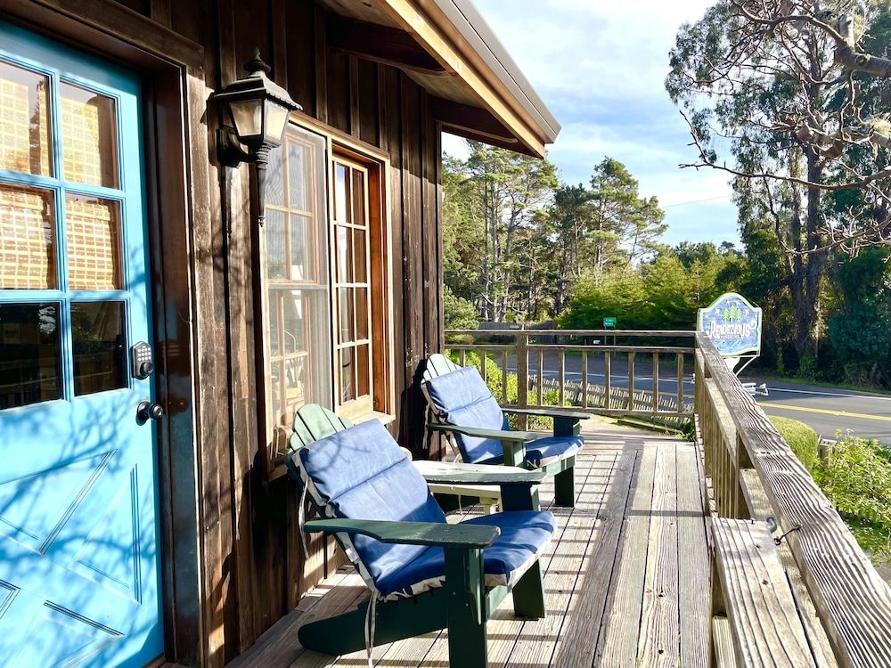 Rendezvous Mendocino Sea Urchin Studio 3