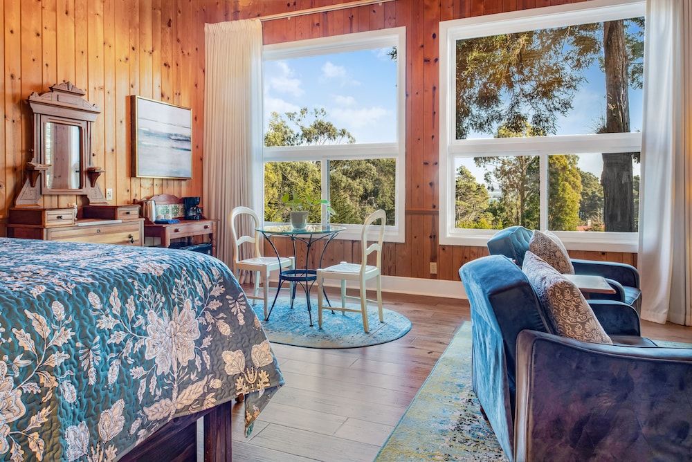 Rendezvous Mendocino Evergreen Studio