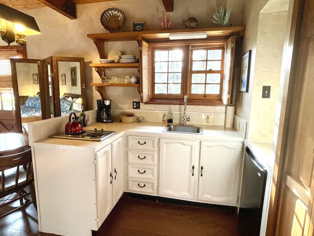 Rendezvous Mendocino Sea Urchin Studio 6