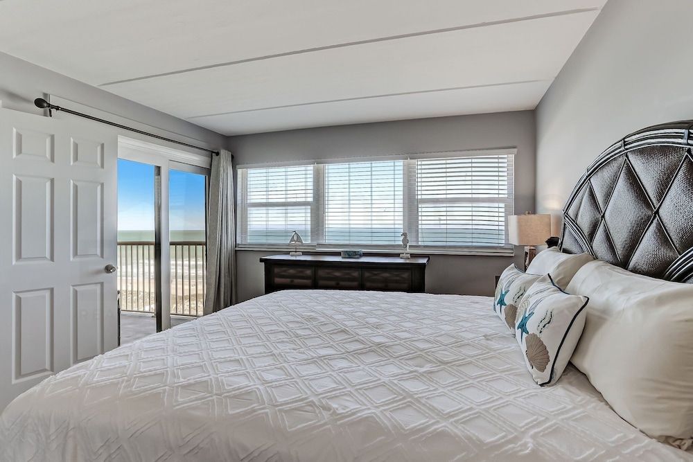 Condo, 2 Bedrooms