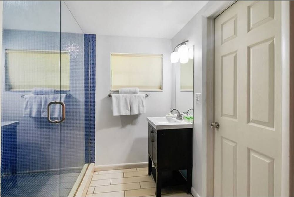 Gables Cove Hotel Deluxe Double Room 4