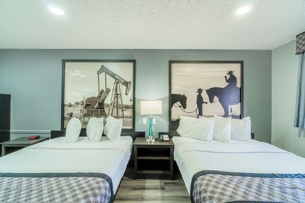 Purple Sage By OYO Snyder TX Room, 2 Queen Beds, Kitchenette 5