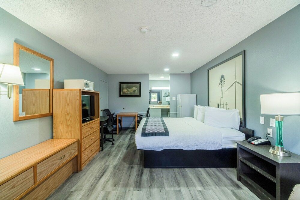 Purple Sage By OYO Snyder TX Room, 1 King Bed, Accessible, Non Smoking 4