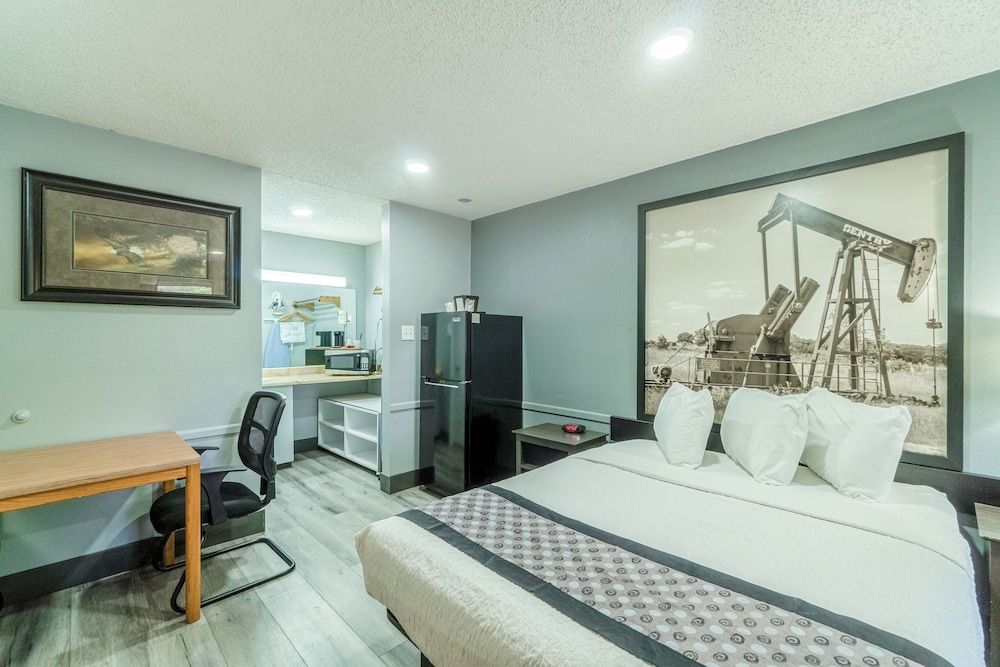 Purple Sage By OYO Snyder TX Room, 2 Queen Beds, Kitchenette 10