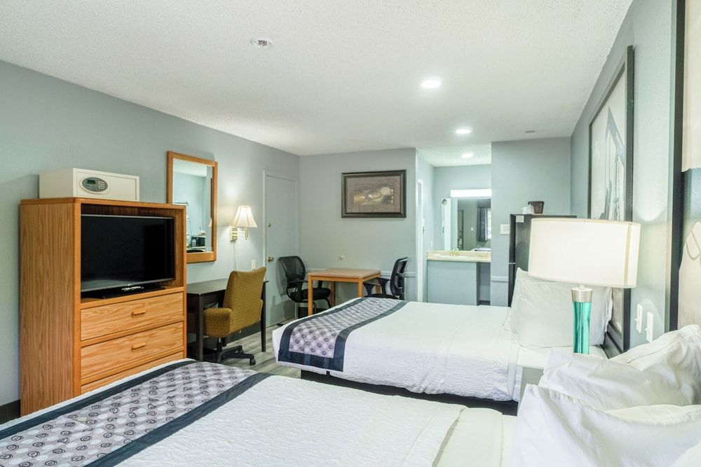 Purple Sage By OYO Snyder TX Room, 2 Queen Beds, Kitchenette 8