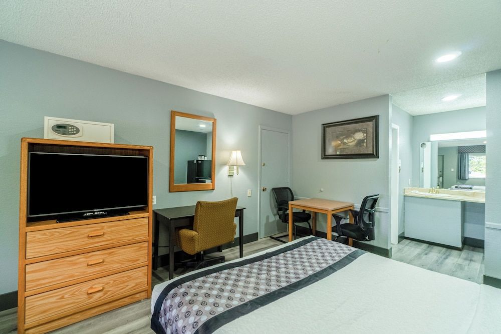 Purple Sage By OYO Snyder TX Room, 2 Queen Beds, Kitchenette 11