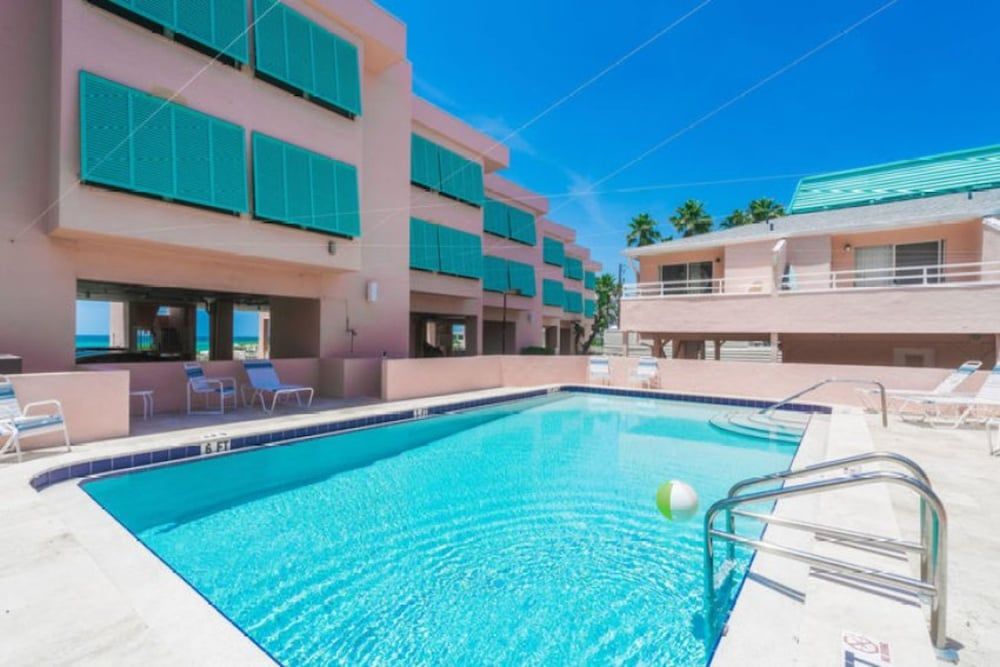 Condo, 2 Bedrooms