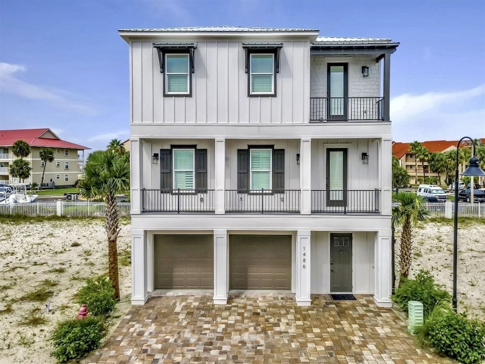 House, 6 Bedrooms
