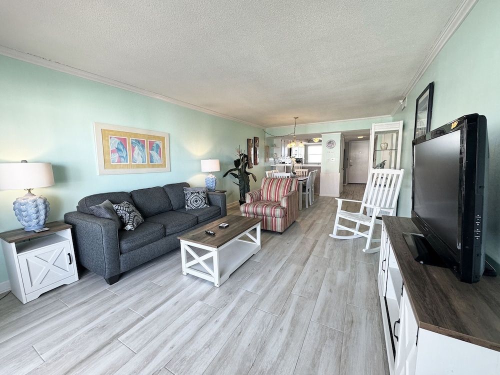 Condo, 2 Bedrooms