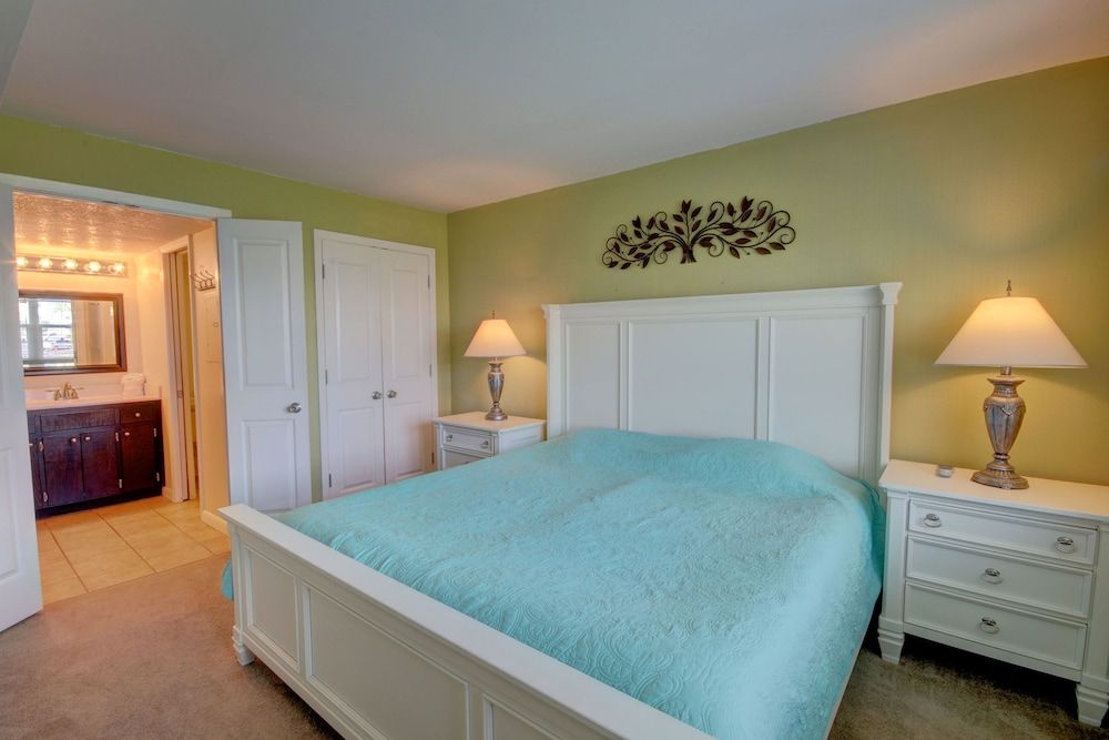 Condo, 2 Bedrooms
