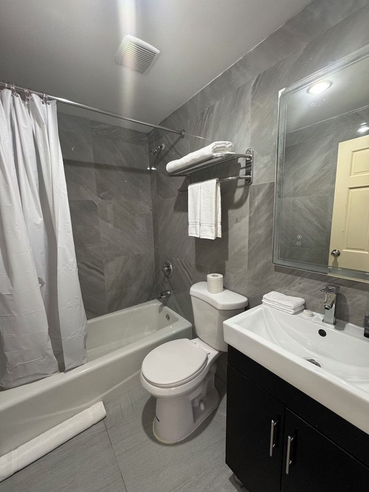 Romana Hotel - NYC Double Room, 1 King Bed, Non Smoking 3