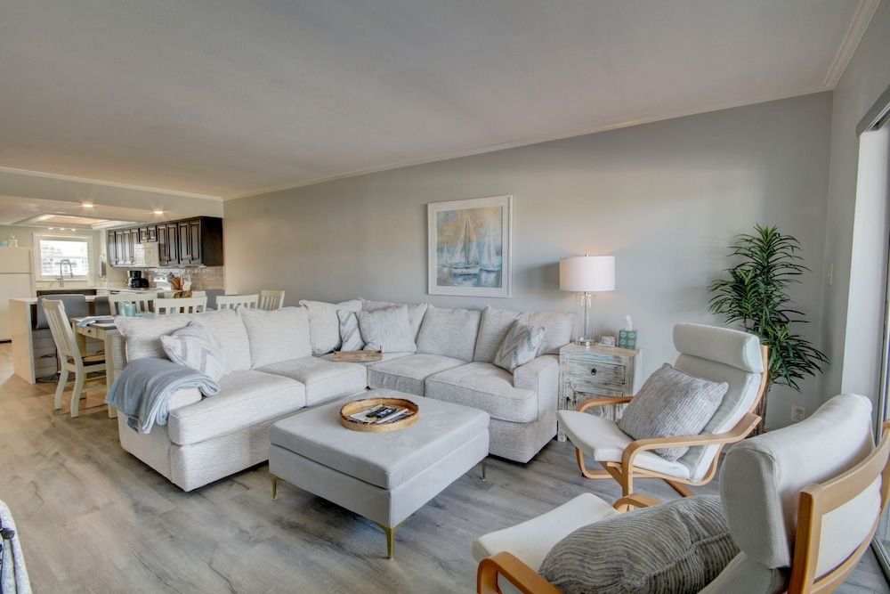Condo, 2 Bedrooms