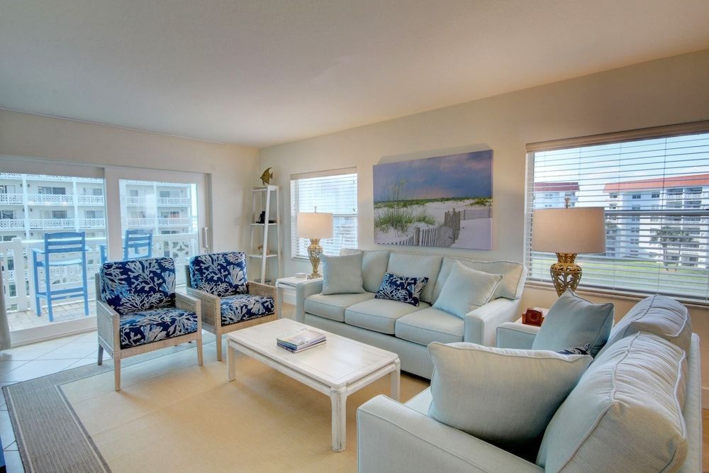 Condo, 2 Bedrooms