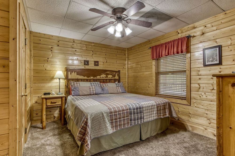 Ern819 - Mountain Majesty - Great Location! Close To All The Action! 5 Bedroom Cabin by RedAwning Cabin, 5 Bedrooms 12