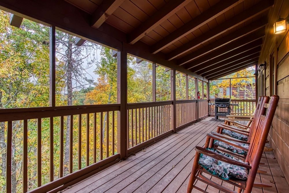 Ern819 - Mountain Majesty - Great Location! Close To All The Action! 5 Bedroom Cabin by RedAwning Cabin, 5 Bedrooms 38