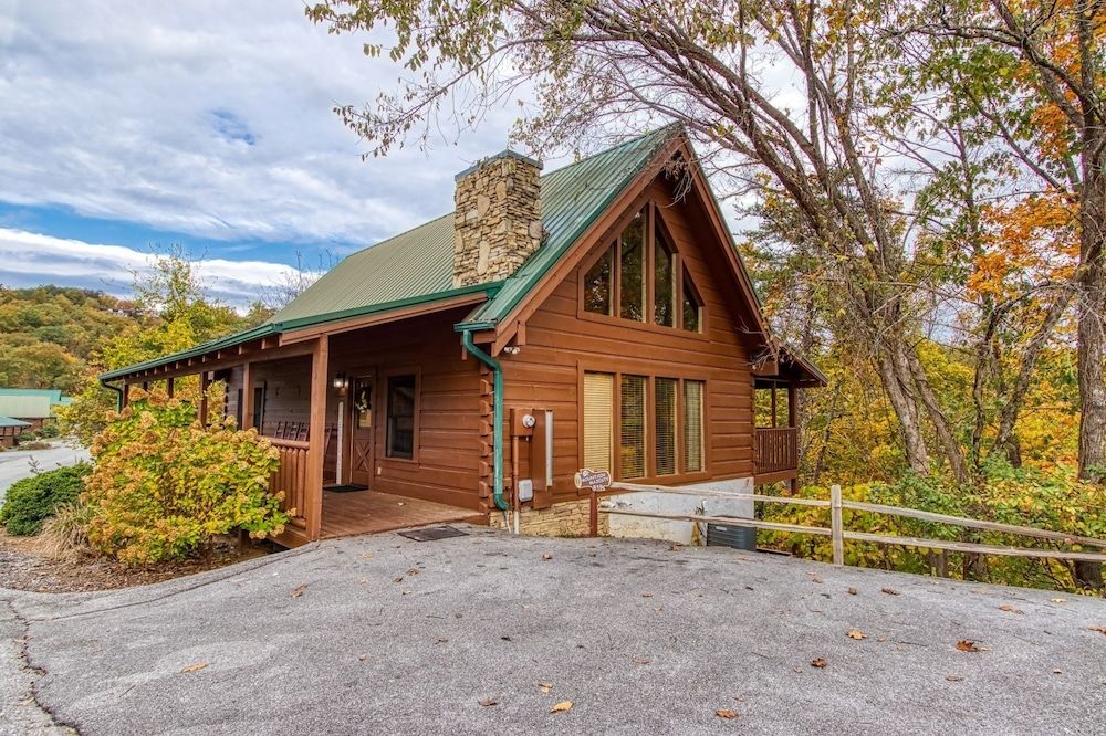 Ern819 - Mountain Majesty - Great Location! Close To All The Action! 5 Bedroom Cabin by RedAwning Cabin, 5 Bedrooms 44