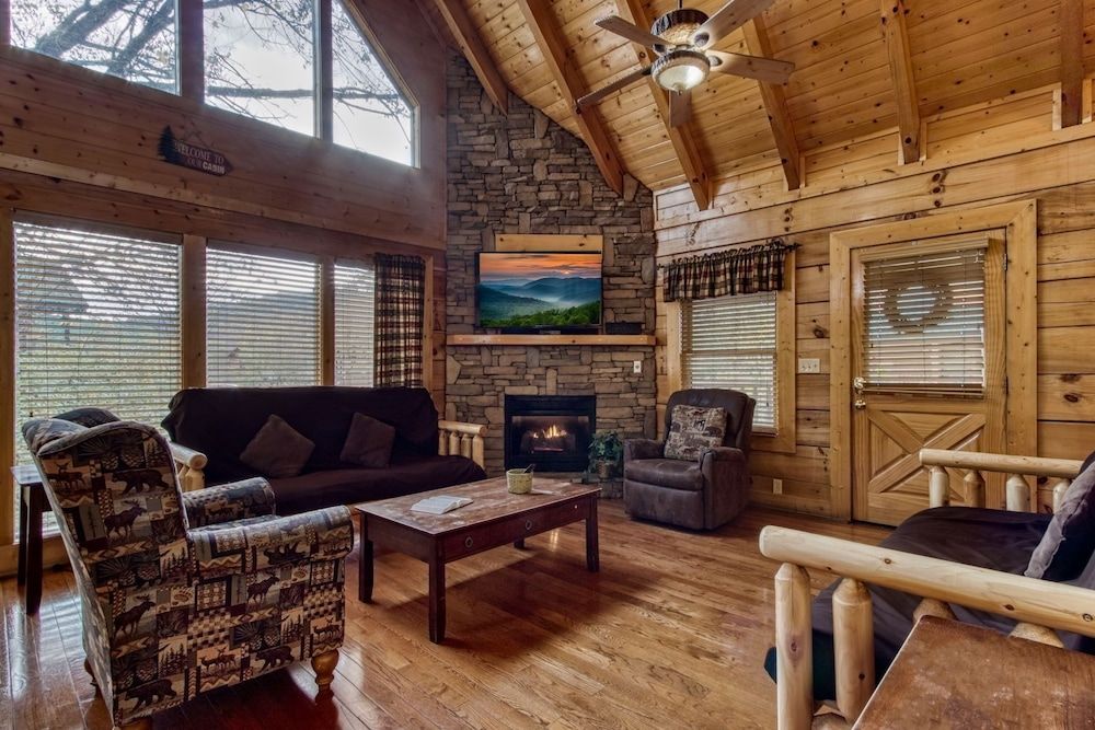 Ern819 - Mountain Majesty - Great Location! Close To All The Action! 5 Bedroom Cabin by RedAwning Cabin, 5 Bedrooms 17