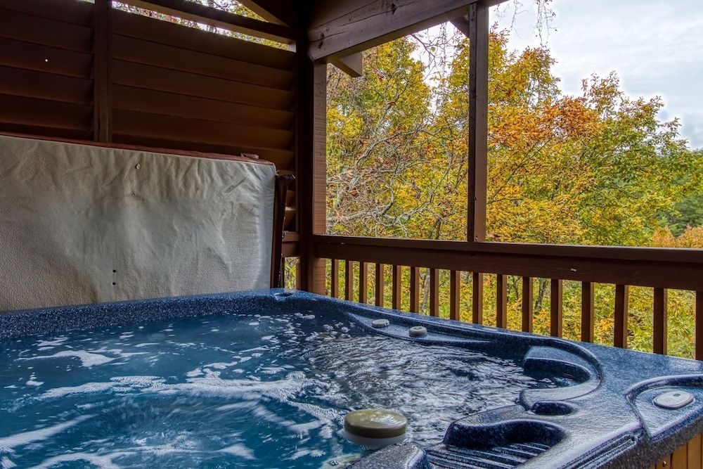 Ern819 - Mountain Majesty - Great Location! Close To All The Action! 5 Bedroom Cabin by RedAwning Cabin, 5 Bedrooms 24