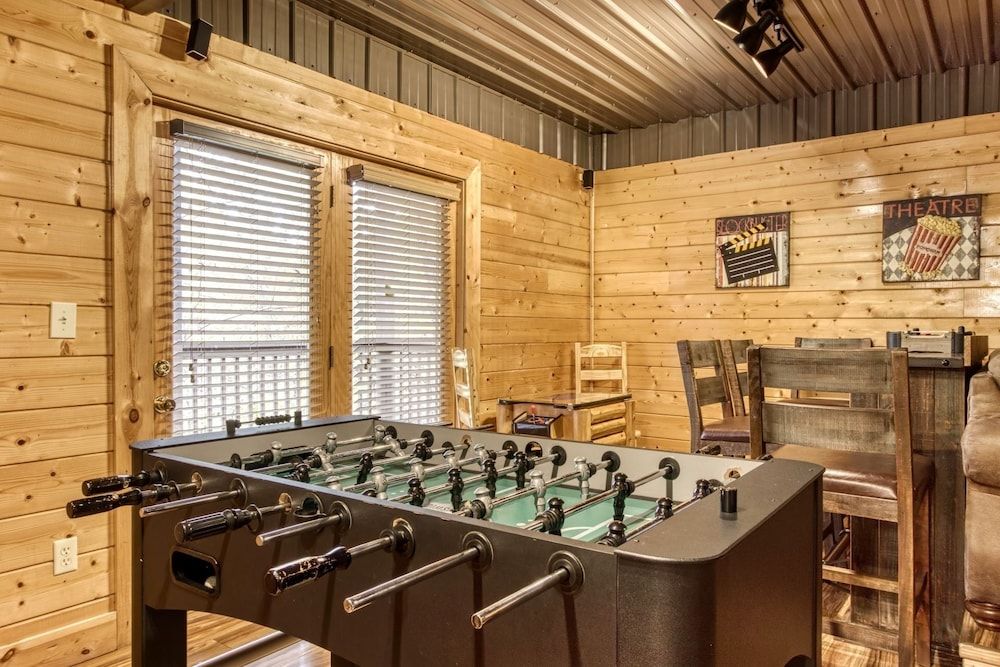 Ern819 - Mountain Majesty - Great Location! Close To All The Action! 5 Bedroom Cabin by RedAwning Cabin, 5 Bedrooms 31