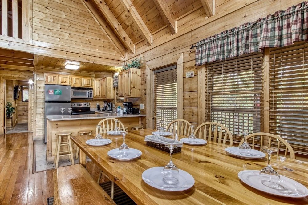 Ern819 - Mountain Majesty - Great Location! Close To All The Action! 5 Bedroom Cabin by RedAwning Cabin, 5 Bedrooms 26