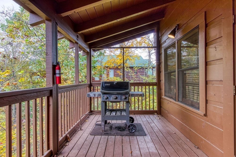 Ern819 - Mountain Majesty - Great Location! Close To All The Action! 5 Bedroom Cabin by RedAwning Cabin, 5 Bedrooms 40