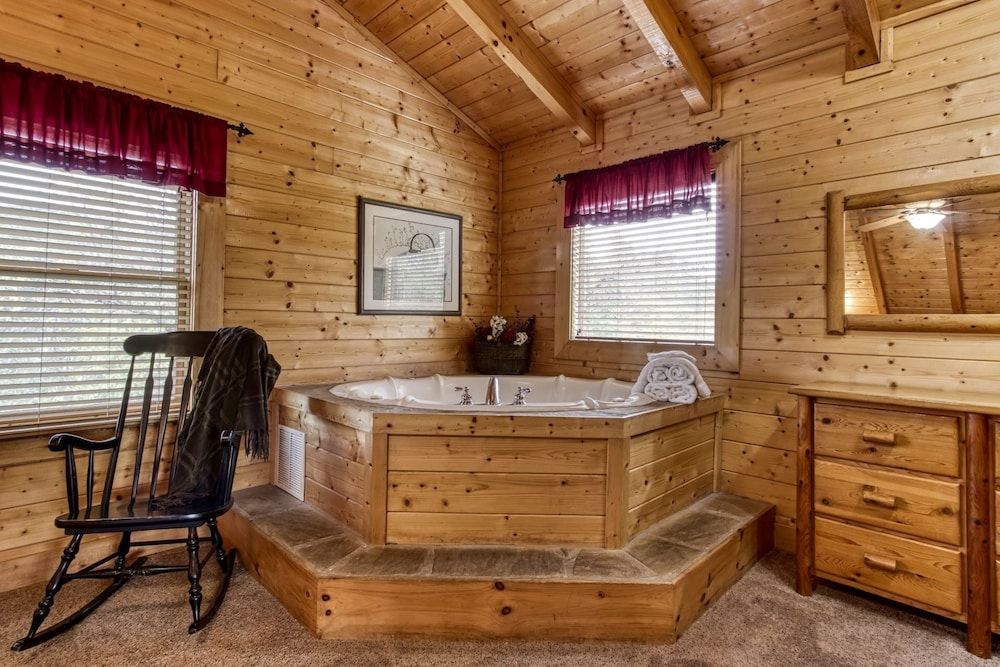 Ern819 - Mountain Majesty - Great Location! Close To All The Action! 5 Bedroom Cabin by RedAwning Cabin, 5 Bedrooms 33