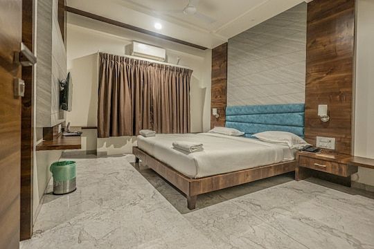 Hotel Jayasvi Restaurant & Lodging Deluxe Room Non AC 2