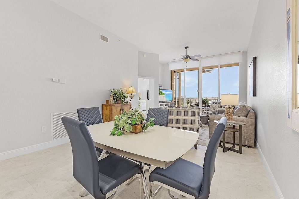 Condo, 2 Bedrooms