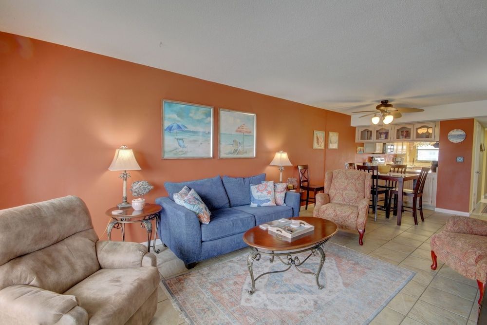 Condo, 2 Bedrooms