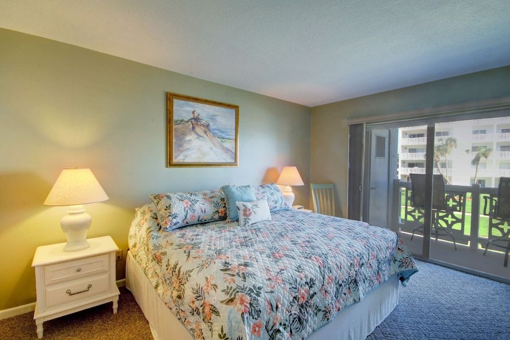 Condo, 2 Bedrooms