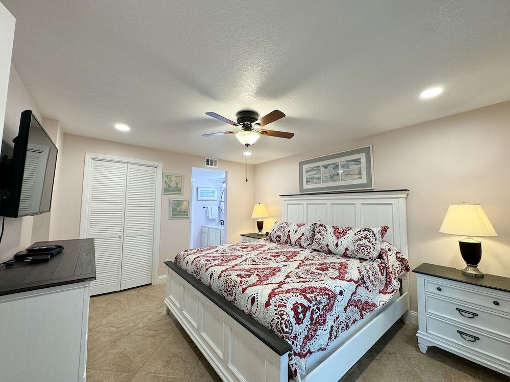 Condo, 2 Bedrooms