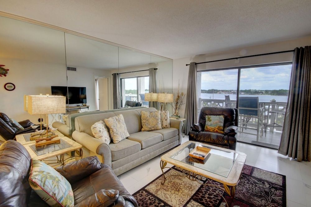 Condo, 2 Bedrooms
