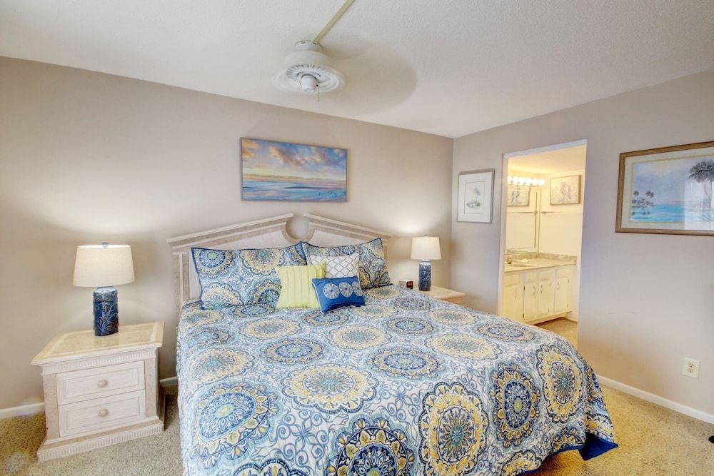 Condo, 2 Bedrooms