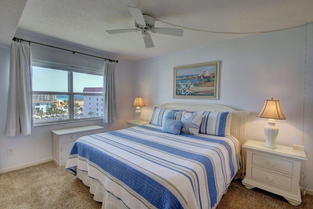 Condo, 2 Bedrooms