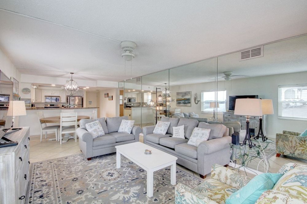 Condo, 2 Bedrooms