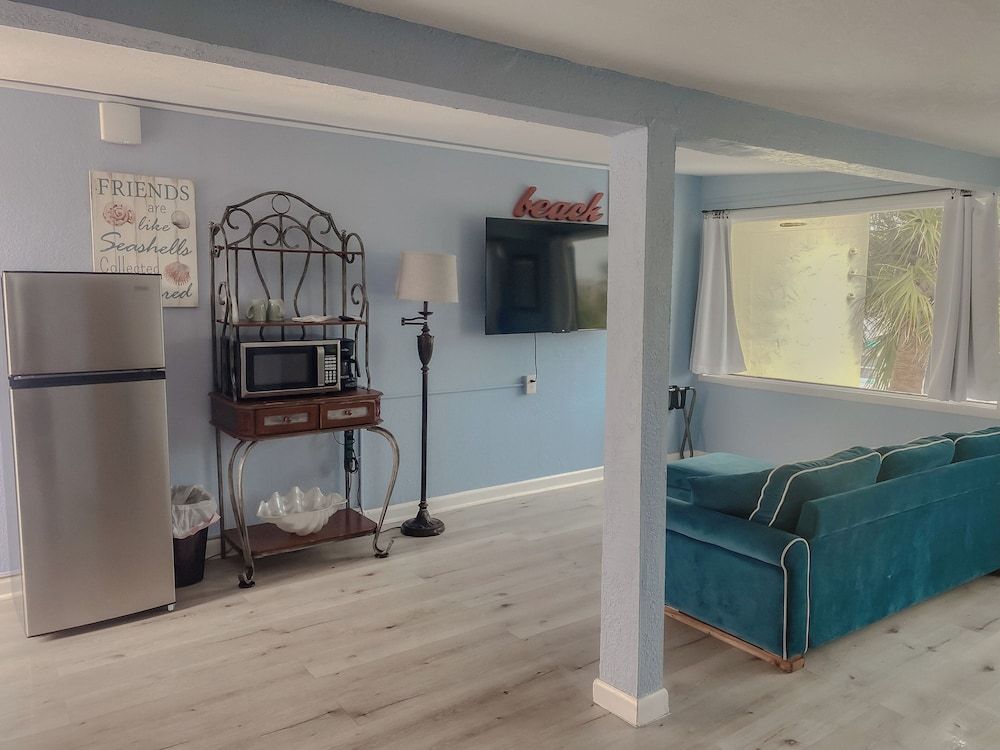 Oasis Palms Standard Studio Suite, 1 Queen Bed 3