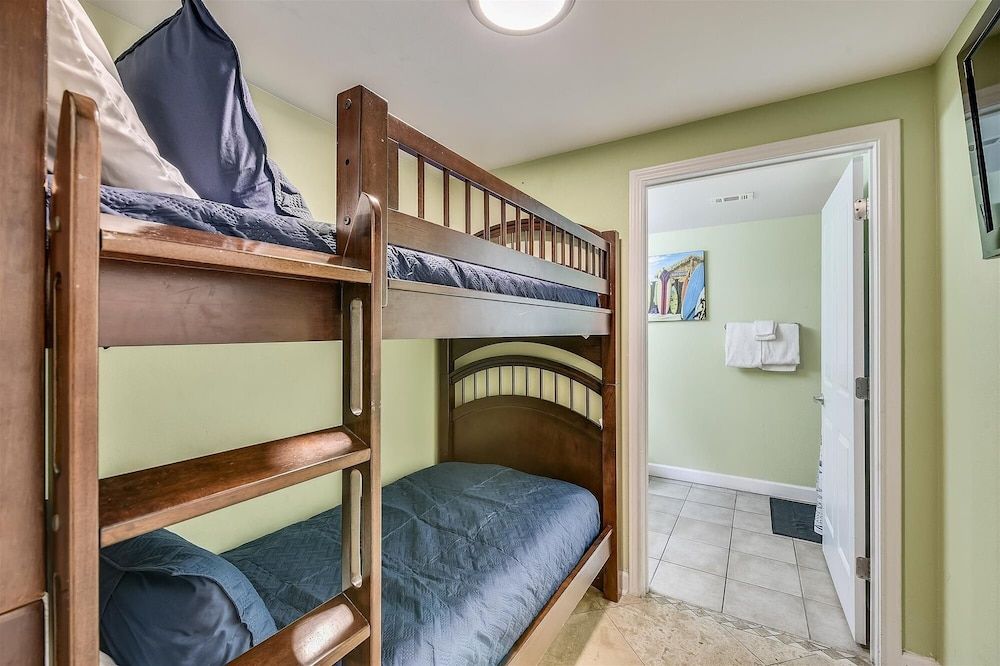 Condo, 2 Bedrooms