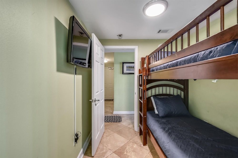 Condo, 2 Bedrooms