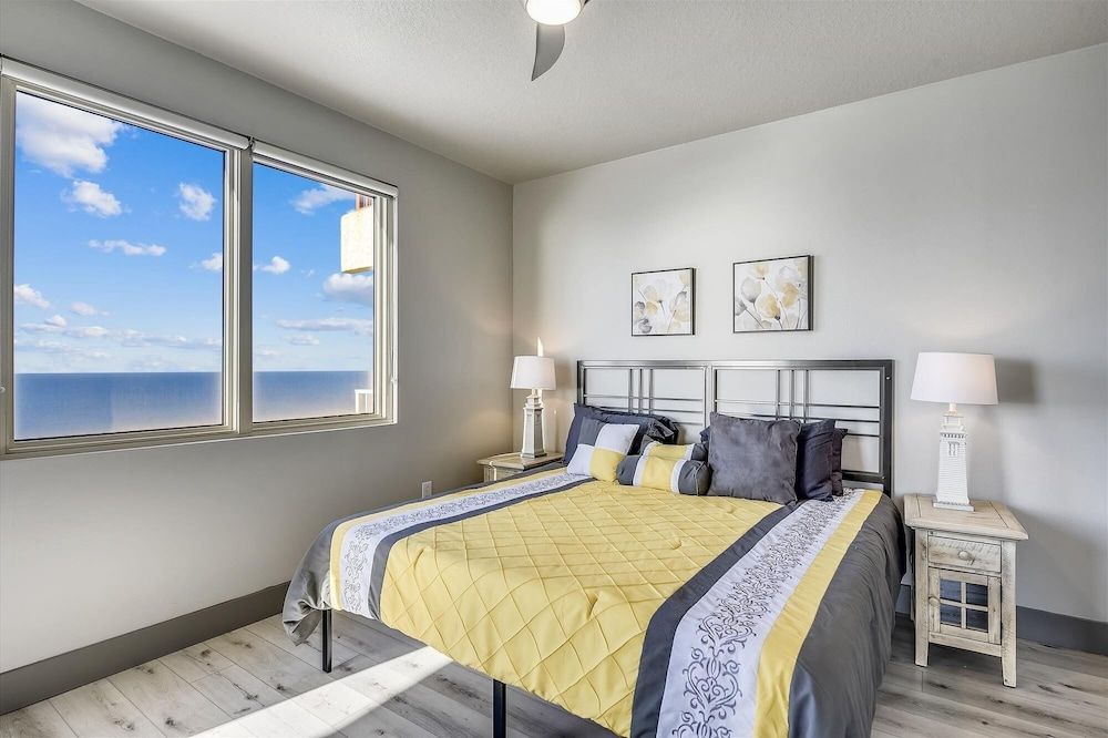 Condo, 2 Bedrooms