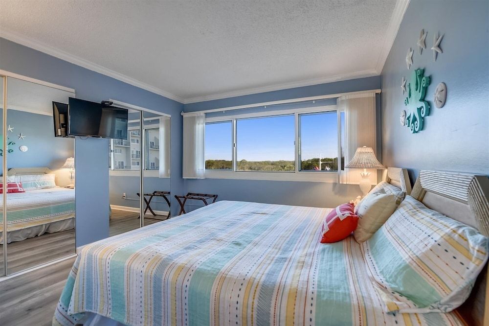 Condo, 2 Bedrooms