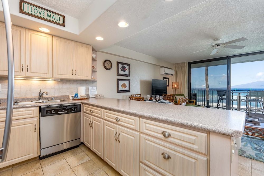 Papakea L207 Ocean Front 1 Bedroom 1 Condo by RedAwning Condo, 1 Bedroom 6