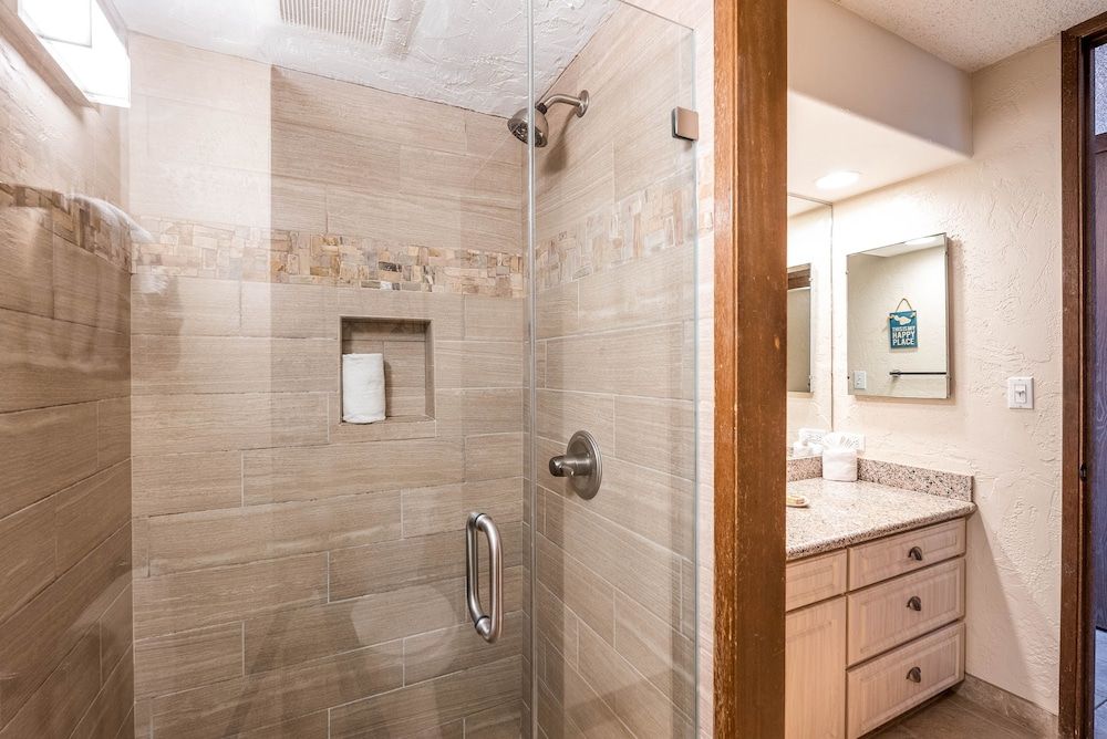 Papakea L207 Ocean Front 1 Bedroom 1 Condo by RedAwning Condo, 1 Bedroom 14