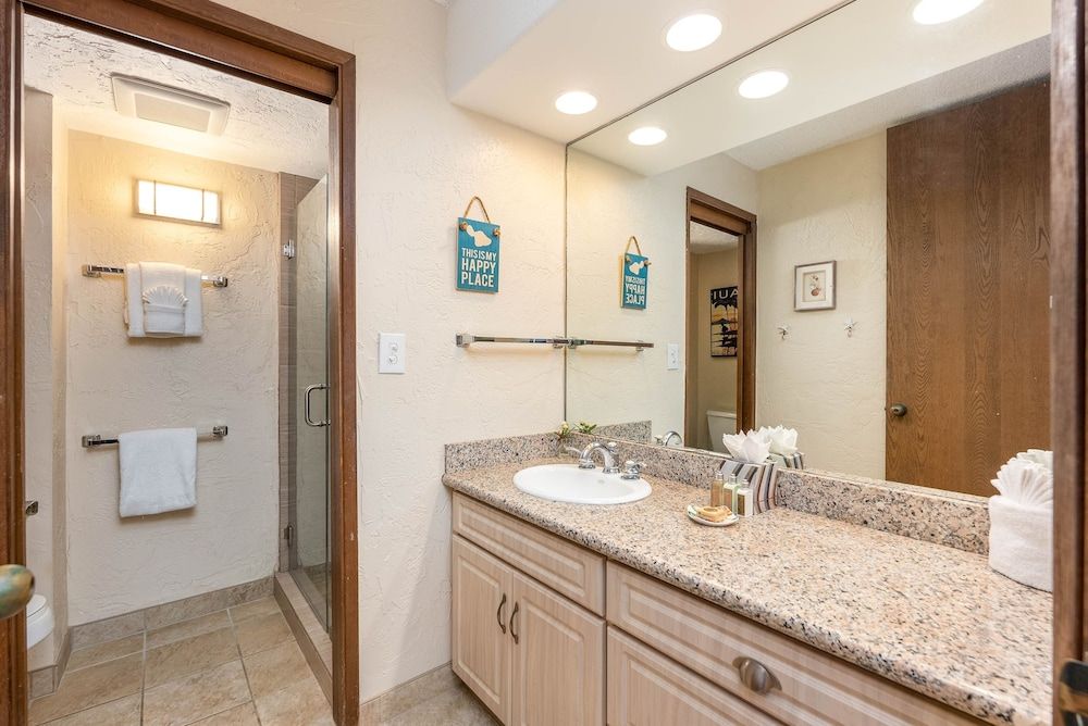 Papakea L207 Ocean Front 1 Bedroom 1 Condo by RedAwning Condo, 1 Bedroom 15