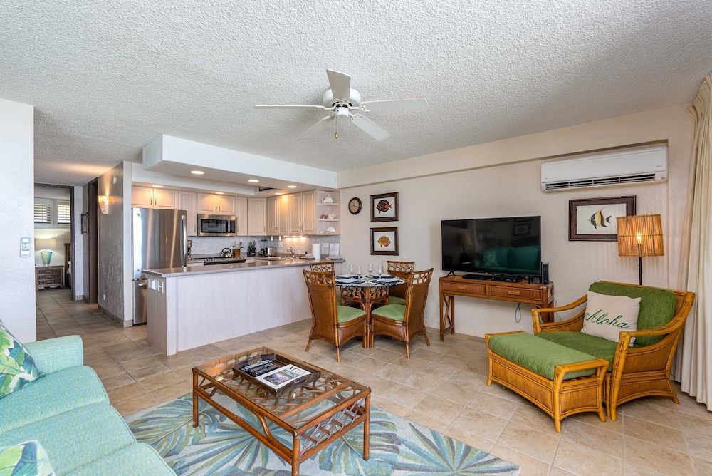 Papakea L207 Ocean Front 1 Bedroom 1 Condo by RedAwning Condo, 1 Bedroom 11